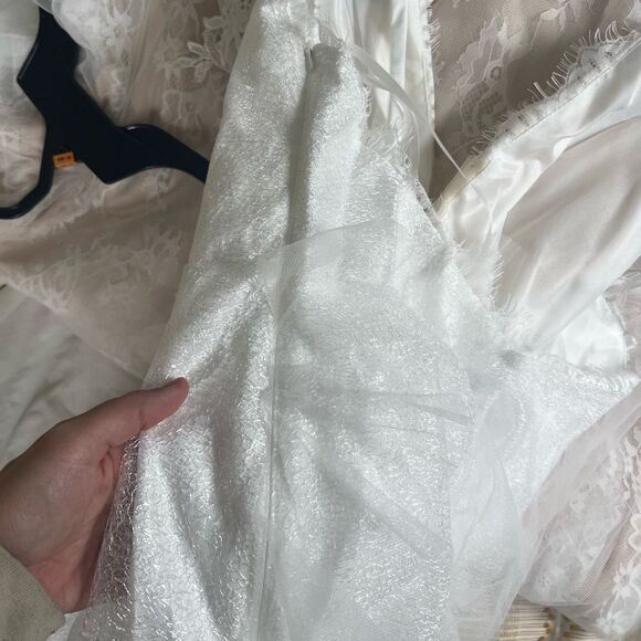 Hebeos White Embellished lace tulle Wedding Gown - Picture 11 of 11